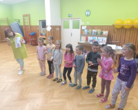 4.tr_.-tancime-a-zpivame-s-L.-Jakesovou